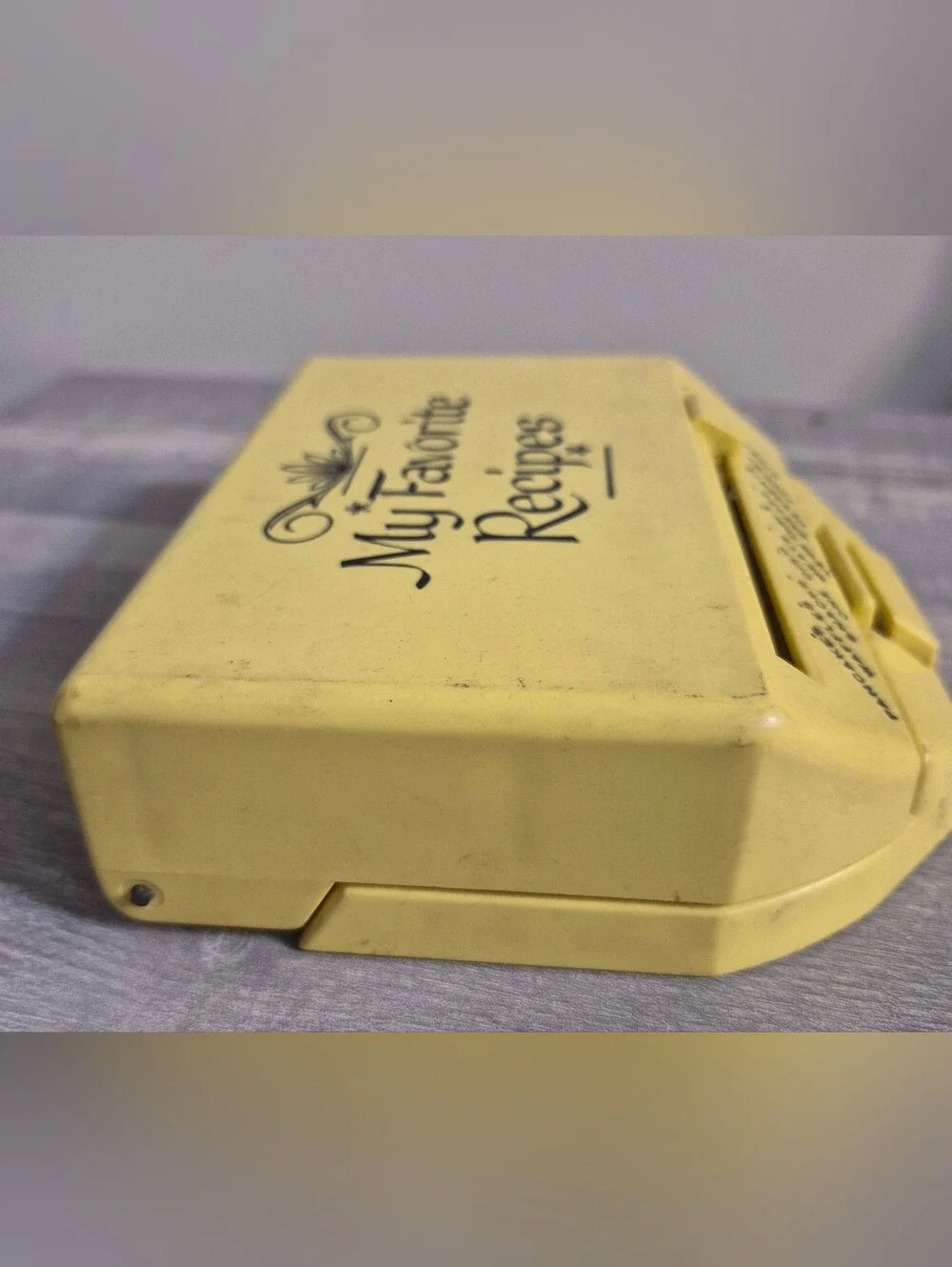 MY FAVORITE RECIPES 1960s RECIPE BOX, SLIDING TAB PALE YELLOW
